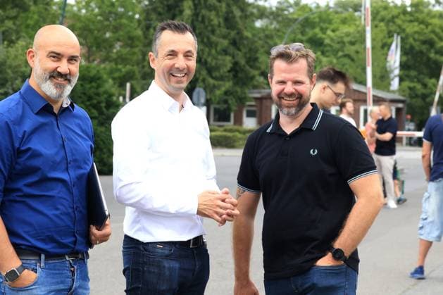 DEU, DFL, 2. FBL Hertha BSC, Training, 23.06.2025, Sportforum, Berlin, DEU, DFL, 2. FBL Hertha BSC, Training, im Bild Praesident Fabian Drescher (Hertha BSC Berlin), Ralf Huschen (Hertha Geschaeftsleitung), Fanbetreuer DFL - regulations prohibit any use of Photographs as image sequences and or quasi-video