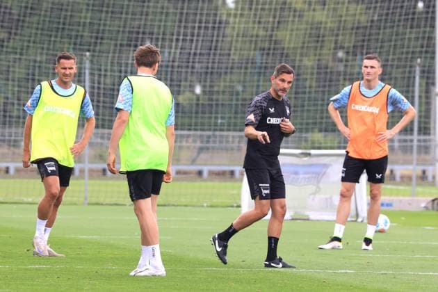 DEU, DFL, 2. FBL Hertha BSC, Training, 23.06.2025, Sportforum, Berlin, DEU, DFL, 2. FBL Hertha BSC, Training, im Bild Cheftrainer Stefan Leitl (Hertha BSC Berlin), Paul Seguin (Hertha BSC Berlin 55) DFL - regulations prohibit any use of Photographs as image sequences and or quasi-video