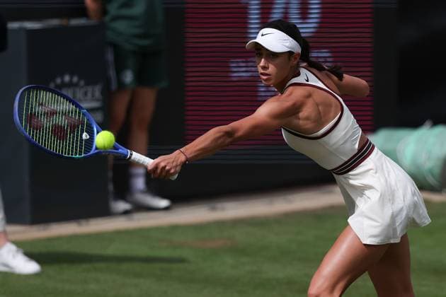 Bad Homburg am 23.06.2025 Tennis Damen Turnier WTA, Tennis Damen 500 Bad Homburg Open powered by Solarwatt 2025 Match Naomi Osaka (JPN) gegen Olga Danilovic (SER) v.l., Olga Danilovic (SER) spielt eine Rückhand. Copyright: JoaquimxFerreira