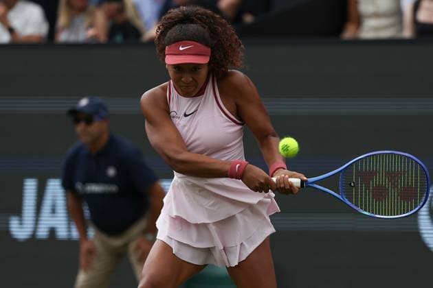 Bad Homburg am 23.06.2025 Tennis Damen Turnier WTA, Tennis Damen 500 Bad Homburg Open powered by Solarwatt 2025 Match Naomi Osaka (JPN) gegen Olga Danilovic (SER) v.l., Naomi Osaka (JPN) spielt den Ball, fokussiert , konzentriert spielt eine Rückhand. Copyright: JoaquimxFerreira