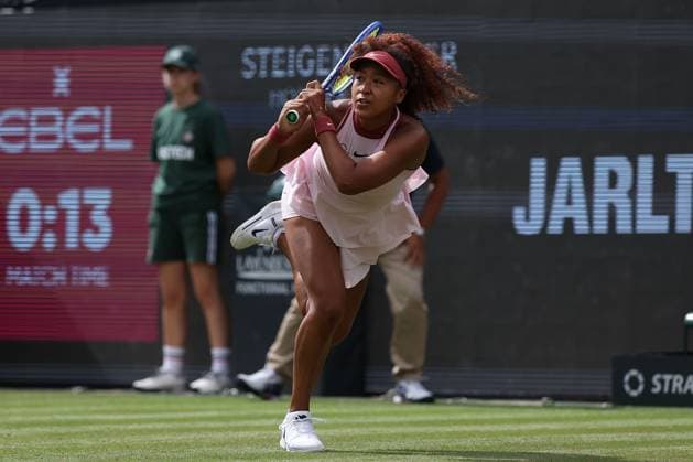 Bad Homburg am 23.06.2025 Tennis Damen Turnier WTA, Tennis Damen 500 Bad Homburg Open powered by Solarwatt 2025 Match Naomi Osaka (JPN) gegen Olga Danilovic (SER) v.l., Naomi Osaka (JPN) spielt den Ball, fokussiert , konzentriert Copyright: JoaquimxFerreira