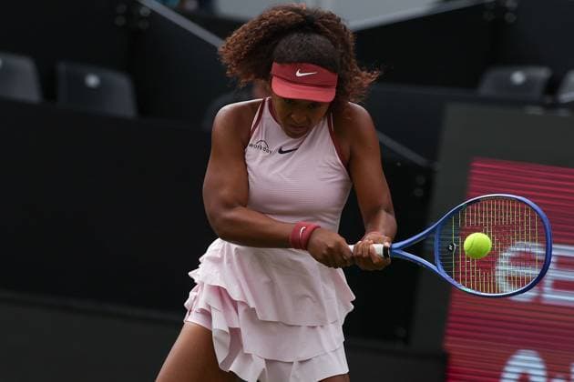 Bad Homburg am 23.06.2025 Tennis Damen Turnier WTA, Tennis Damen 500 Bad Homburg Open powered by Solarwatt 2025 Match Naomi Osaka (JPN) gegen Olga Danilovic (SER) v.l., Naomi Osaka (JPN) spielt den Ball, fokussiert , konzentriert spielt eine Rückhand. Copyright: JoaquimxFerreira