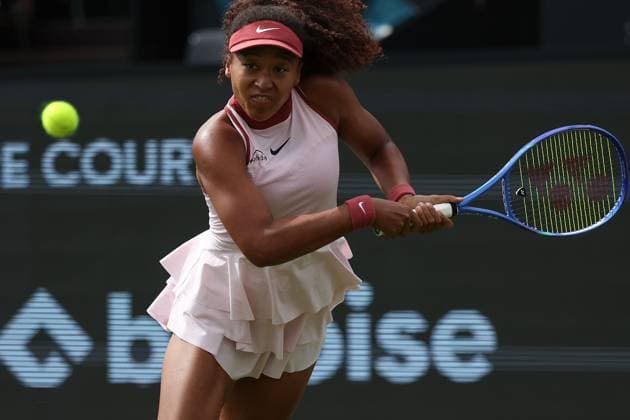 Bad Homburg am 23.06.2025 Tennis Damen Turnier WTA, Tennis Damen 500 Bad Homburg Open powered by Solarwatt 2025 Match Naomi Osaka (JPN) gegen Olga Danilovic (SER) v.l., Naomi Osaka (JPN) spielt den Ball, fokussiert , konzentriert spielt eine Rückhand. Copyright: JoaquimxFerreira