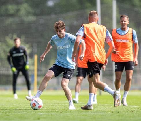 Fussball, Herren, Saison 2025 26, 2. Bundesliga, Hertha BSC, Trainingsauftakt, v.l. Leon Jensen (Hertha BSC), Palko Dardai (Hertha BSC), Paul Seguin (Hertha BSC), 23.06. 2025,