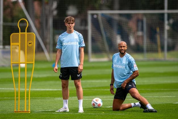 Fussball, Herren, Saison 2025 26, 2. Bundesliga, Hertha BSC, Trainingsauftakt, v.l. Kennet Eichhorn (Hertha BSC), John Anthony Brooks (Hertha BSC), 23.06. 2025,