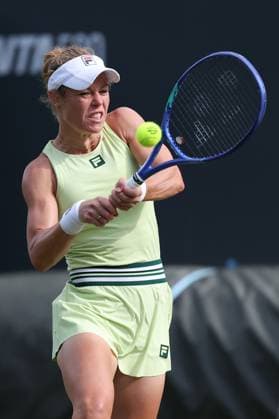 Bad Homburg am 23.06.2025 Tennis Damen Turnier WTA, Tennis Damen 500 Bad Homburg Open powered by Solarwatt 2025 Match Victoria Azarenka gegen Laura Siegemund (GER) v.l., Laura Siegemund (GER) spielt den Ball, fokussiert , konzentriert, spielt eine Rückhand. Copyright: JoaquimxFerreira