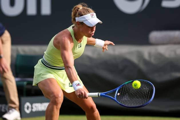 Bad Homburg am 23.06.2025 Tennis Damen Turnier WTA, Tennis Damen 500 Bad Homburg Open powered by Solarwatt 2025 Match Victoria Azarenka gegen Laura Siegemund (GER) v.l., Laura Siegemund (GER) spielt den Ball, fokussiert , konzentriert, spielt eine Rückhand. Copyright: JoaquimxFerreira