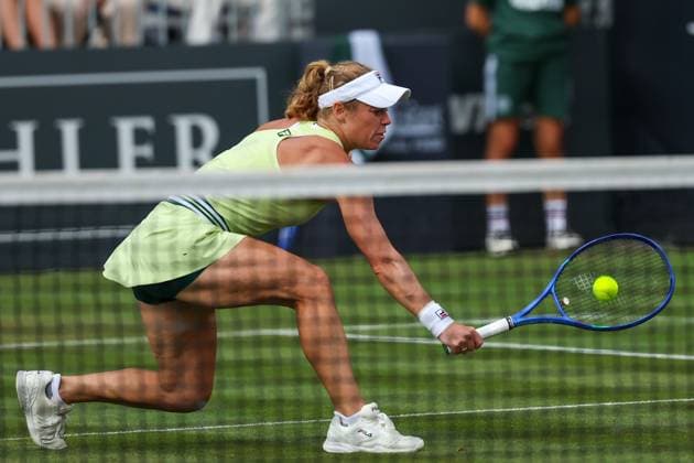 Bad Homburg am 23.06.2025 Tennis Damen Turnier WTA, Tennis Damen 500 Bad Homburg Open powered by Solarwatt 2025 Match Victoria Azarenka gegen Laura Siegemund (GER) v.l., Laura Siegemund (GER) am Netz, spielt eine Rückhand. Copyright: JoaquimxFerreira