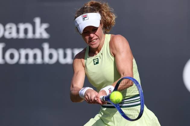 Bad Homburg am 23.06.2025 Tennis Damen Turnier WTA, Tennis Damen 500 Bad Homburg Open powered by Solarwatt 2025 Match Victoria Azarenka gegen Laura Siegemund (GER) v.l., Laura Siegemund (GER) spielt eine Rückhand. Copyright: JoaquimxFerreira