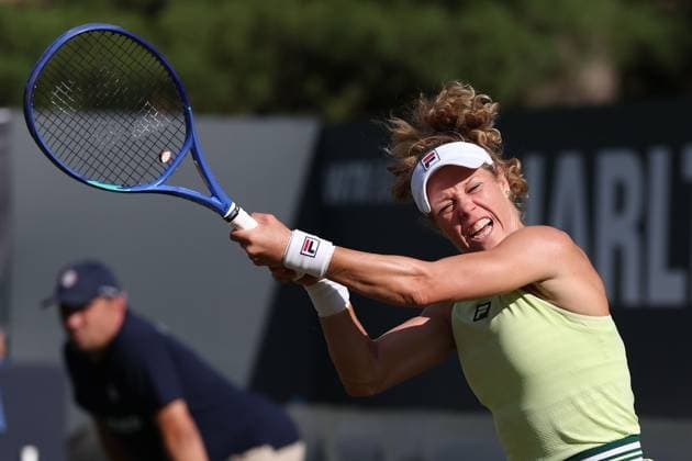 Bad Homburg am 23.06.2025 Tennis Damen Turnier WTA, Tennis Damen 500 Bad Homburg Open powered by Solarwatt 2025 Match Victoria Azarenka gegen Laura Siegemund (GER) v.l., Laura Siegemund (GER) spielt eine Rückhand, leidet, muss kämpfen Copyright: JoaquimxFerreira