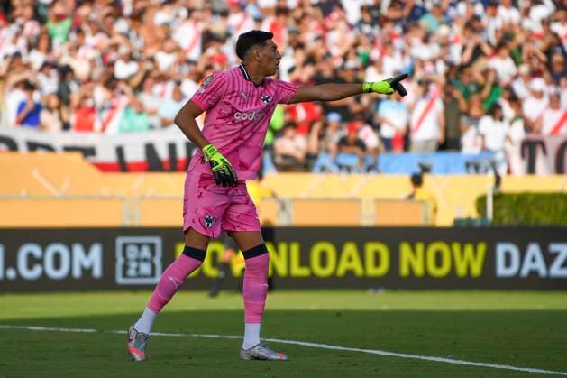 June 21, 2025: CF Monterry goalkeeper, Esteban Andrada (1), signals to teammates during the FIFA Club World Cup match between CA River Plate and CF Monterrey; at Rose Bowl Stadium in Pasadena, CA. Sports South Media Pasadena USA - ZUMAc04_ 20250621_zma_c04_160 Copyright: xKevinxLangleyx