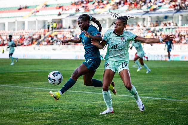June 23, 2025, Amadora, Lisbon, Portugal: Antionette Payne of Nigeria in control of the ball in another attack ,during the match between the women s teams of Portugal Vs Nigeria, at the Amadora stadium, June 23, 2025 Amadora Portugal - ZUMAr200 20250623_zsp_r200_006 Copyright: xNunoxReisinhox