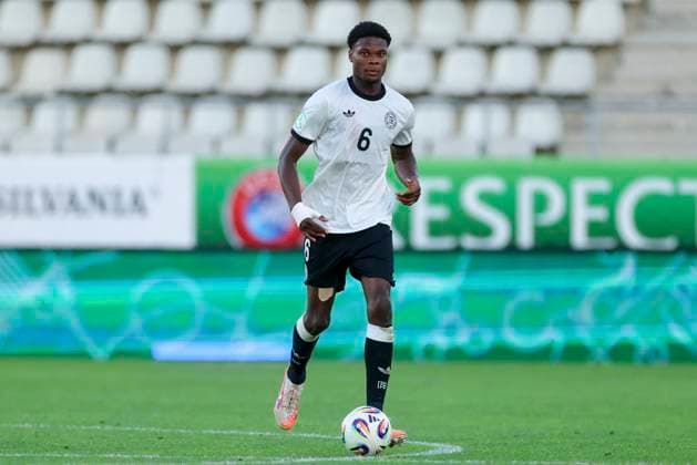 Winners Osawe (Germany) kontrolliert den Ball, UEFA European Under-19 Championship 2025 Semi-Final, Spain v Germany, Stadionul Arcul de Triumf am 23. June 2025 in Bukarest, Rumaenien. (Foto von Marco Steinbrenner DeFodi Images) Winners Osawe (Germany) controls the ball, UEFA European Under-19 Championship 2025 Semi-Final, Spain v Germany, Stadionul Arcul de Triumf, June 23, 2025 in Bucharest, Romania. (Photo by Marco Steinbrenner DeFodi Images)