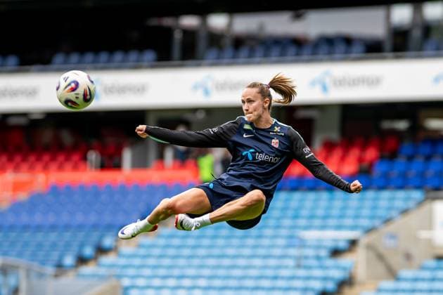 Sport Themen der Woche KW26 Sport Bilder des Tages 250624 Caroline Graham Hansen of the Norwegian women s national football team during a training session on June 24, 2025 in Oslo. Photo: Vegard Grott BILDBYRAN kod VG VG0772 bbeng fotboll football soccer fotball norge norway women dam träning practice training trening pre-camp precamp *** 250624 Caroline Graham Hansen of the Norwegian women s national football team during a training session on June 24, 2025 in Oslo Photo Vegard Grott BILDBYRAN kod VG VG0772 bbeng fotboll football soccer fotball norge norway women dam träning practice training trening pre camp precamp  Copyright: VEGARDxGRoTT BB250624VG026