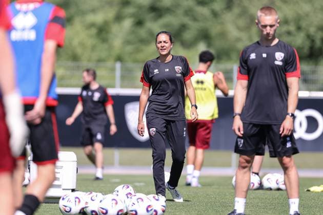 3. Liga; FC Ingolstadt 04 - Trainingsauftakt, erstes Training nach der Sommerpause; Cheftrainerin Sabrina Wittmann (FCI) gibt Anweisungen 3. Liga - FC Ingolstadt 04 Saison 2025 2026 Trainingsauftakt