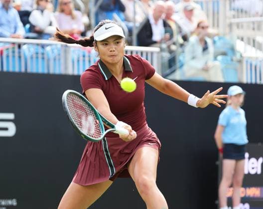 TENNIS - WTA, Tennis Damen Eastbourne Open EASTBOURNE,ENGLAND,24.JUN.25 - TENNIS - WTA Tour, Eastbourne Open. Image shows Emma Raducanu (GBR).  GEPAxpictures xAlanxGrieves