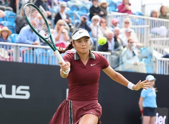 TENNIS - WTA, Tennis Damen Eastbourne Open EASTBOURNE,ENGLAND,24.JUN.25 - TENNIS - WTA Tour, Eastbourne Open. Image shows Emma Raducanu (GBR).  GEPAxpictures xAlanxGrieves