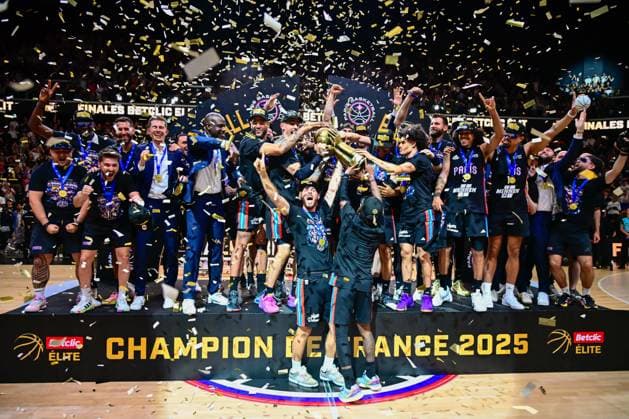 Bilder des Jahres 2025, Sport 06 Juni Sport Bilder des Tages BASKET : Paris Basket vs Monaco - Finale Betclic Elite - 24 06 2025 Paris Basket players celebrate following the Betclic Elite Final match between Paris Basketball and AS Monaco Basket at Adidas Arena on June 24, 2025 in Paris, France. ( Photo by Dante Badano PSNewz ) - ParisFrance  Copyright: xx