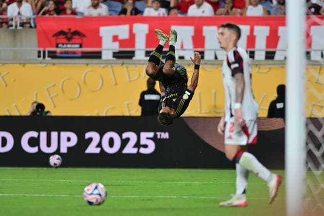 Sport Themen der Woche KW26 Sport Bilder des Tages Fußball, FIFA-Klub-WM, Los Angeles FC - Flamengo Rio de Janeiro CAMPING WORLD STADIUM ORLANDO (FL), 06 24 2025 - CLUB WORLD CUP LOS ANGELES FC (USA) X FLAMENGO - Goal by Los Angeles FC (USA) player Bouanga, during the match between LOS ANGELES FC (USA) X FLAMENGO, valid for the third round of the group stage of the 2025 FIFA Club World Cup, held at Camping World Stadium, in Orlando, on the night of this Tuesday, 24. (Photo: Eduardo Carmim Photo Premium SPP) 30930 (Eduardo Carmim, Eduardo Carmim SPP)  Copyright: xEduardoxCarmim,xEduardoxCarmimx xSPPx spp-en-EdCaEdCa-copa_do_mundo_de_clubes_da_fifa_los_angeles_fc_usa_flamengo_292944