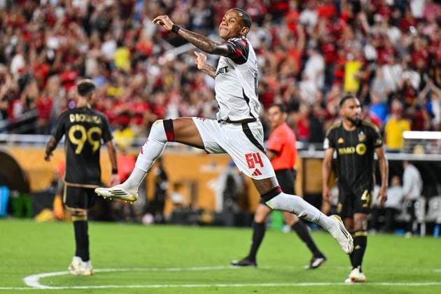 Bilder des Jahres 2025, Sport 06 Juni Sport Themen der Woche KW26 Sport Bilder des Tages Fußball, FIFA-Klub-WM, Los Angeles FC - Flamengo Rio de Janeiro FIFA Club World Cup; Los Angeles FC - CR Flamengo; 24.06.2025 Jubel nach dem Treffer zum 1-1 druch WALLACE YAN (Flamengo 64) Tor Torschuetze Freude Happy FIFA Club World Cup: Los Angeles FC - CR Flamengo, Camping World Stadium am 24.06.2025 NOT FOR SALE IN USA *** FIFA Club World Cup Los Angeles FC CR Flamengo 24 06 2025 Cheering after the goal to 1 1 druch WALLACE YAN Flamengo 64 Tor Torschuetze Freude Happy FIFA Club World Cup Los Angeles FC CR Flamengo, Camping World Stadium am 24 06 2025 NOT FOR SALE IN USA Copyright: xBEAUTIFULxSPORTS Goldbergx