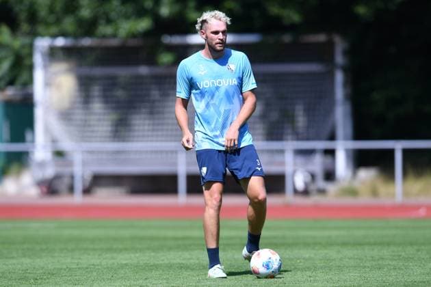 Fußball 2. Bundesliga Trainingsauftakt VfL Bochum am 25.06.2025 auf dem Leichtathletikplatz am Vonovia Ruhrstadion in Bochum Philipp Strompf ( Bochum )