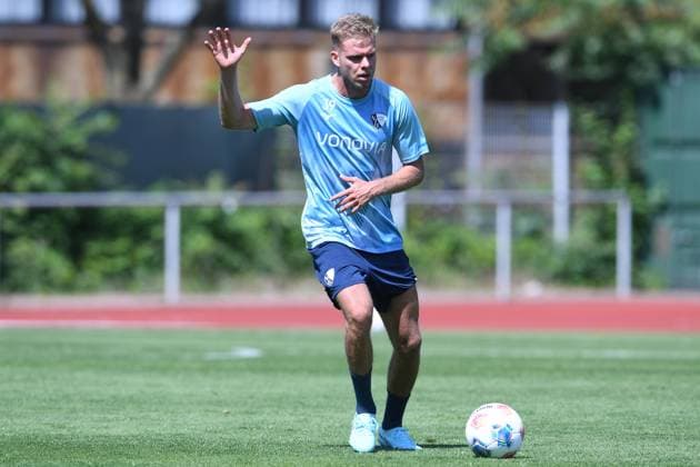 Fußball 2. Bundesliga Trainingsauftakt VfL Bochum am 25.06.2025 auf dem Leichtathletikplatz am Vonovia Ruhrstadion in Bochum Leandro Morgalla ( Bochum )