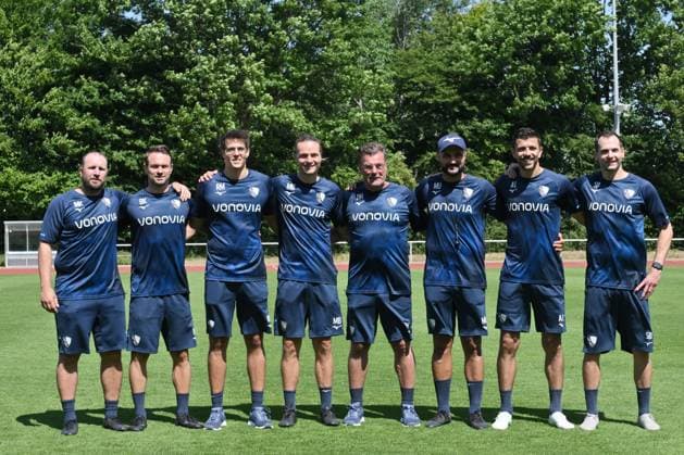 Trainer Dieter Hecking (VfL Bochum), 4. v.re., mit seinem Trainerteam, Staff, v.li., Co Trainer Marc-Andre Kruska (VfL Bochum), Athletiktrainer Björn Kadlubowski, Videoanalyst Robin Mehring, Reha Trainer Mathis Beckmann, Trainer Dieter Hecking (VfL Bochum), Co Trainer Murat Ural (VfL Bochum), Co Trainer Anthony Losilla (VfL Bochum), Torwarttrainer Sebastian Baumgartner 25.06.2025, Fussball 2. Bundesliga, Saison 2025 2026, Trainingsauftakt VfL Bochum Bochum Nordrhein Westfalen Deutschland