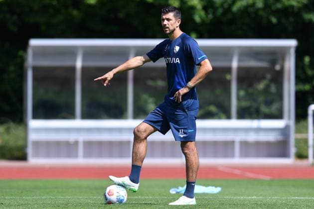 Fußball 2. Bundesliga Trainingsauftakt VfL Bochum am 25.06.2025 auf dem Leichtathletikplatz am Vonovia Ruhrstadion in Bochum Anthony Losilla ( Co-Trainer Bochum )