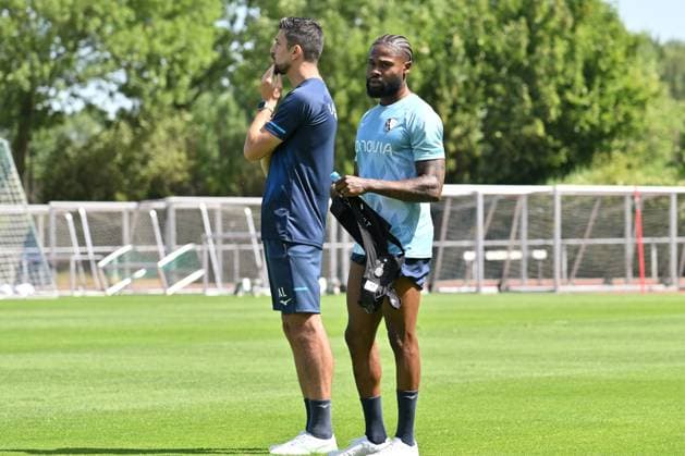 Moritz-Broni Kwarteng (VfL Bochum), Moritz Broni Kwarteng, Co Trainer Anthony Losilla (VfL Bochum), v.re. 25.06.2025, Fussball 2. Bundesliga, Saison 2025 2026, Trainingsauftakt VfL Bochum Bochum Nordrhein Westfalen Deutschland