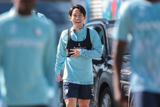 25.06.2025, Trainingsauftakt VfL Bochum 1848, Koji Miyoshi (VfL Bochum 1848) lacht, Bochum Trainingsgelände VfL Bochum 1848 NRW Deutschland xRHR-FOTO DEx