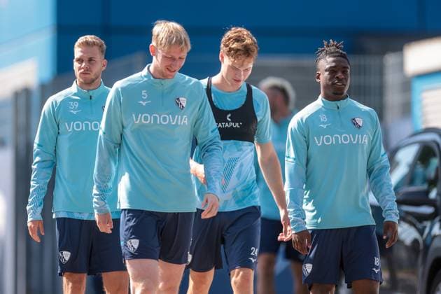 25.06.2025, Trainingsauftakt VfL Bochum 1848, v. l. Leandro Morgalla (VfL Bochum 1848), Colin Kleine-Bekel (VfL Bochum 1848), Mats Pannewig (VfL Bochum 1848), Samuel Bamba (VfL Bochum 1848) kommen zum Training, Bochum Trainingsgelände VfL Bochum 1848 NRW Deutschland xRHR-FOTO DEx