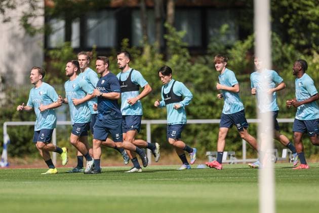 25.06.2025, Trainingsauftakt VfL Bochum 1848, Die Spieler des VfL Bochum laufen ihre ersten Runden, Bochum Trainingsgelände VfL Bochum 1848 NRW Deutschland xRHR-FOTO DEx