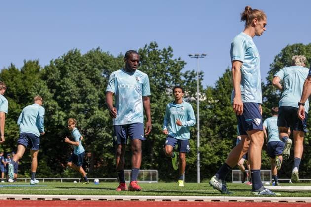 25.06.2025, Trainingsauftakt VfL Bochum 1848, v. l. Darnell Keumo (VfL Bochum 1848), Francis Onyeka (VfL Bochum 1848), Bochum Trainingsgelände VfL Bochum 1848 NRW Deutschland xRHR-FOTO DEx
