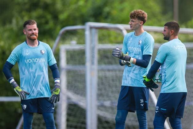 25.06.2025, Trainingsauftakt VfL Bochum 1848, v. l. Torwart Timo Horn (VfL Bochum 1848), Torwart Hugo Rollere (VfL Bochum 1848), Torwart Niclas Thiede (VfL Bochum 1848), Bochum Trainingsgelände VfL Bochum 1848 NRW Deutschland xRHR-FOTO DEx
