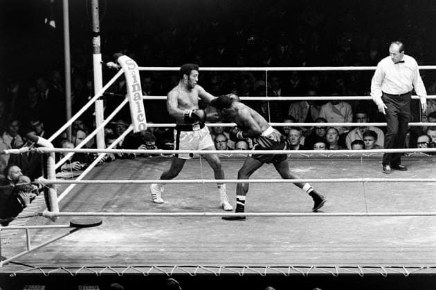 680914 Boxning, VM, Floyd Patterson - Jimmy Ellis: Floyd Patterson attackerar Jimmy Ellis. *** 680914 Boxing, World Championships, Floyd Patterson Jimmy Ellis Floyd Patterson attacks Jimmy Ellis  Copyright: BILDBYRAN BB680914BB022
