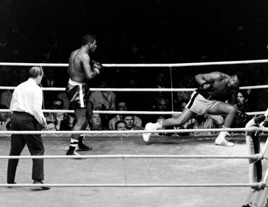 680914 Boxning, VM, Floyd Patterson - Jimmy Ellis: Floyd Patterson attackerar Jimmy Ellis. *** 680914 Boxing, World Championships, Floyd Patterson Jimmy Ellis Floyd Patterson attacks Jimmy Ellis  Copyright: BILDBYRAN BB680914BB023