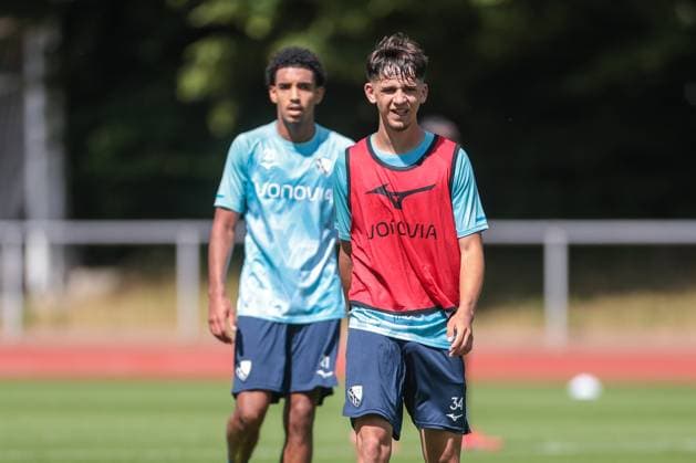 25.06.2025, Trainingsauftakt VfL Bochum 1848, v. l. Francis Onyeka (VfL Bochum 1848), Cajetan Lenz VfL Bochum 1848), Bochum Trainingsgelände VfL Bochum 1848 NRW Deutschland xRHR-FOTO DEx
