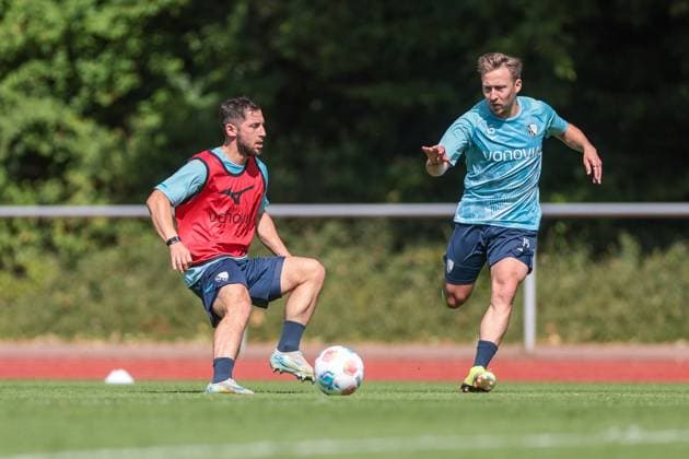 25.06.2025, Trainingsauftakt VfL Bochum 1848, v. l. Maximilian Wittek (VfL Bochum 1848), Felix Passlack (VfL Bochum 1848), Bochum Trainingsgelände VfL Bochum 1848 NRW Deutschland xRHR-FOTO DEx
