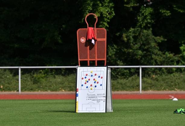 Taktiktafel auf dem Rasen 25.06.2025, Fussball 2. Bundesliga, Saison 2025 2026, Trainingsauftakt VfL Bochum Bochum Nordrhein Westfalen Deutschland
