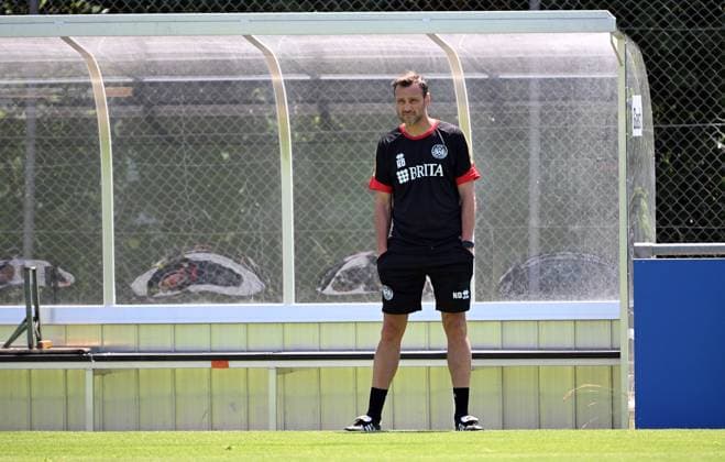 25.06.2025, xjhx, Fussball 3.Liga, SV Wehen Wiesbaden - Trainingsauftakt Saison 2025 26 v.l. Trainer Nils Doering (SV Wehen Wiesbaden) (DFL DFB REGULATIONS PROHIBIT ANY USE OF PHOTOGRAPHS as IMAGE SEQUENCES and or QUASI-VIDEO) Wiesbaden