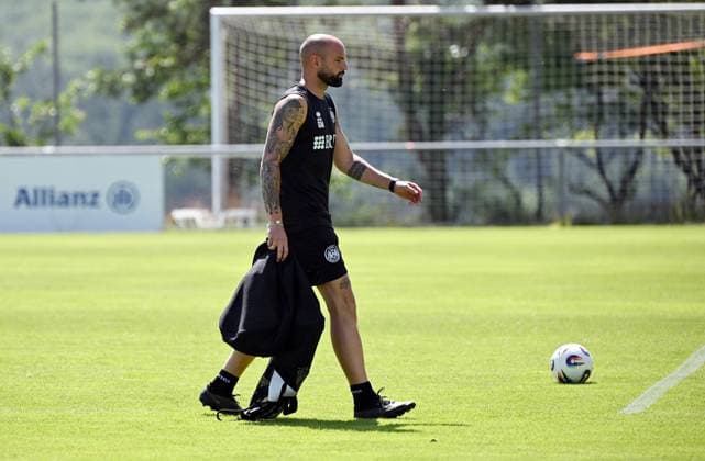 25.06.2025, xjhx, Fussball 3.Liga, SV Wehen Wiesbaden - Trainingsauftakt Saison 2025 26 v.l. Co Trainer Giuliano Modica (SV Wehen Wiesbaden) (DFL DFB REGULATIONS PROHIBIT ANY USE OF PHOTOGRAPHS as IMAGE SEQUENCES and or QUASI-VIDEO) Wiesbaden