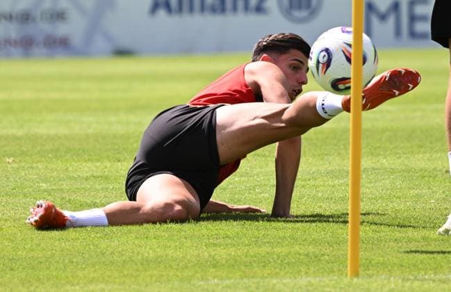 25.06.2025, xjhx, Fussball 3.Liga, SV Wehen Wiesbaden - Trainingsauftakt Saison 2025 26 v.l. Ivan Franjic (SV Wehen Wiesbaden) (DFL DFB REGULATIONS PROHIBIT ANY USE OF PHOTOGRAPHS as IMAGE SEQUENCES and or QUASI-VIDEO) Wiesbaden