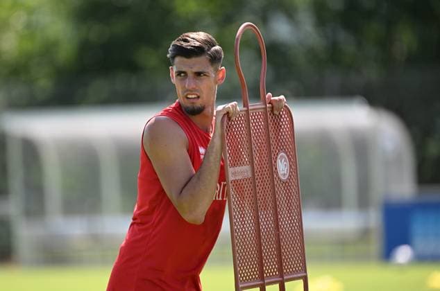 25.06.2025, xjhx, Fussball 3.Liga, SV Wehen Wiesbaden - Trainingsauftakt Saison 2025 26 v.l. Ivan Franjic (SV Wehen Wiesbaden) (DFL DFB REGULATIONS PROHIBIT ANY USE OF PHOTOGRAPHS as IMAGE SEQUENCES and or QUASI-VIDEO) Wiesbaden
