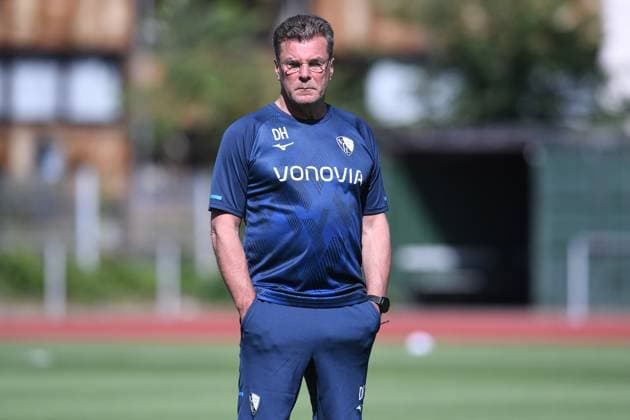Fußball 2. Bundesliga Trainingsauftakt VfL Bochum am 25.06.2025 auf dem Leichtathletikplatz am Vonovia Ruhrstadion in Bochum Dieter Hecking ( Trainer Cheftrainer Bochum )