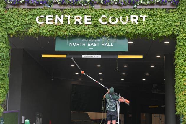 Wimbledon Tennis Championships - Practice Day LONDON, UNITED KINGDOM - JUNE 25: Maintenance staff work at the The All England, All England Lawn Tennis and Croquet Club ahead of the Wimbledon tennis championships in London, United Kingdom on June 25, 2025. Ray Tang Anadolu London United Kingdom. Editorial use only. Please get in touch for any other usage.  Copyright: x2025xAnadoluxRayxTangx