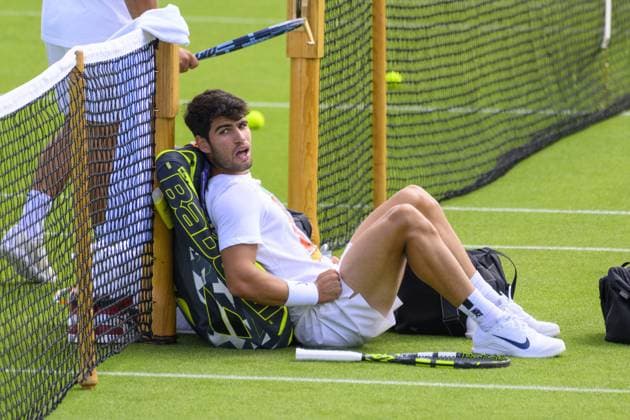 Sport Bilder des Tages Wimbledon Tennis Championships - Practice Day LONDON, UNITED KINGDOM - JUNE 25: Spanish tennis player Carlos Alcaraz plays on the grass practice courts ahead of the Wimbledon tennis championships held at the All England, All England Lawn Tennis and Croquet Club in London, United Kingdom on June 25, 2025. Ray Tang Anadolu London United Kingdom. Editorial use only. Please get in touch for any other usage.  Copyright: x2025xAnadoluxRayxTangx
