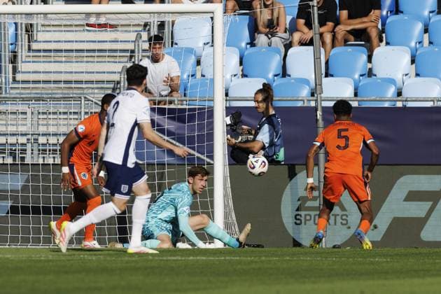 BRATISLAVA , 25-06-2025 , Football stadium Tehelne pole. Narodny football stadium , UEFA U21, U 21 Euro2025 , Half final , England U21 - Netherlands U21. Netherlands U21 goalkeeper Robin Roefs England U21 - Netherlands U21  x29893065x Copyright: