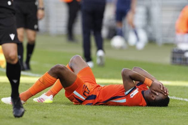 BRATISLAVA , 25-06-2025 , Football stadium Tehelne pole. Narodny football stadium , UEFA U21, U 21 Euro2025 , semi-finals , England U21 - Netherlands U21. Netherlands U21 player Antoni Milambo injured England U21 - Netherlands U21  x29893432x Copyright: