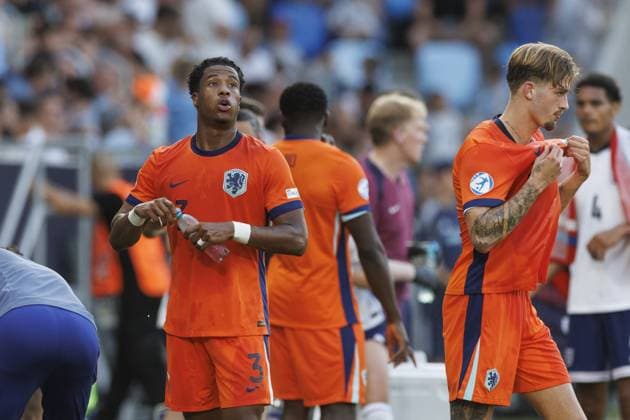 BRATISLAVA , 25-06-2025 , Football stadium Tehelne pole. Narodny football stadium , UEFA U21, U 21 Euro2025 , semi-finals , England U21 - Netherlands U21. Netherlands U21 player Ryan Flamingo cooling brreak England U21 - Netherlands U21  x29893703x Copyright: