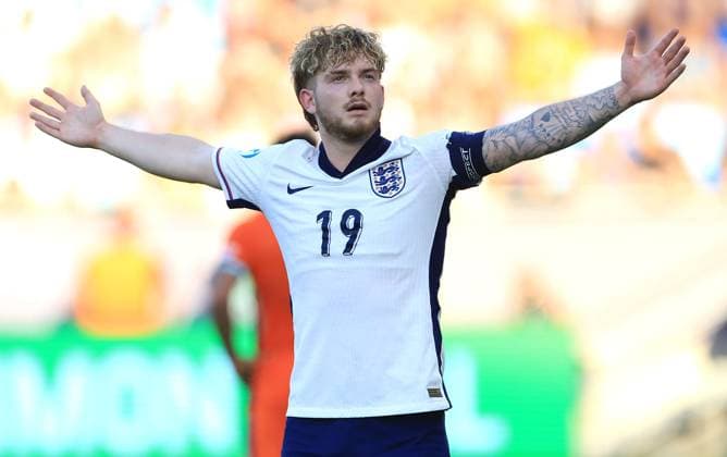 Harvey Elliott of England Under 21 celebrates scoring a goal to make the score 2-1 England U21, U 21 v Netherlands U21, UEFA U21 Championship, Semi-Final, National Football Stadium, Bratislava, Slovakia - 25 Jun 2025Bratislava National Football Stadium Slovakia  Copyright: xNikolaxKrstic Shutterstockx 15373680dm